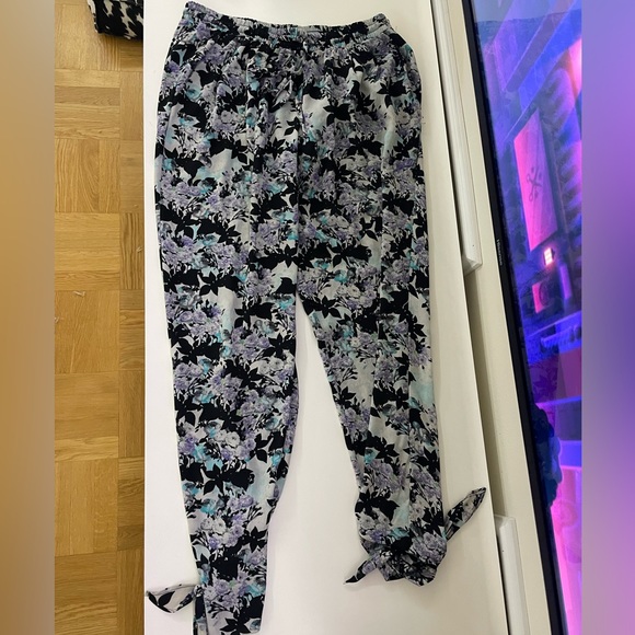 ASTR the Label Floral Print Ankle Tie Pants | Size Small - Picture 5 of 6